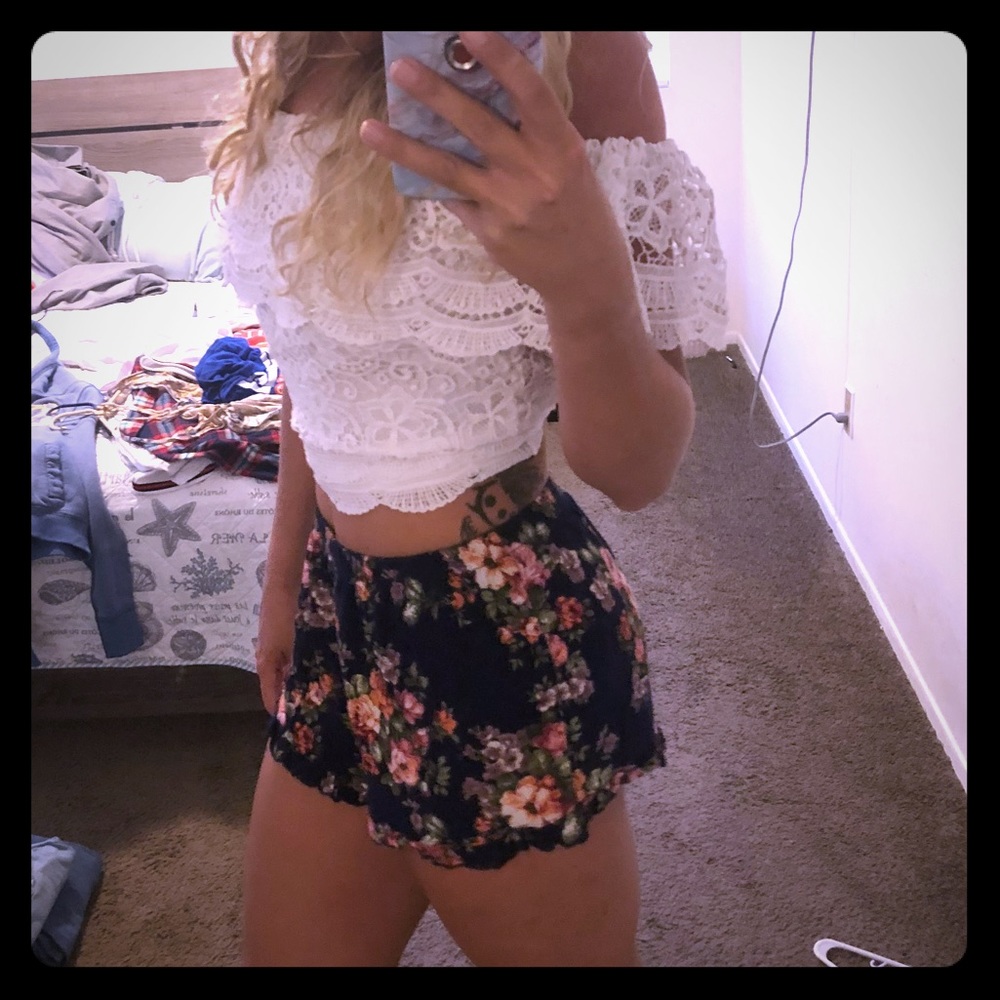 Lace overlay crop top zip back